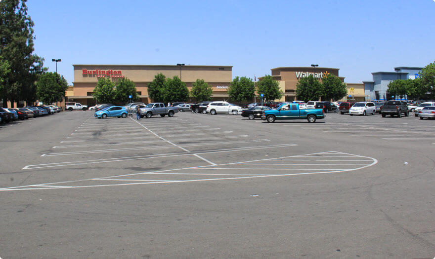 BBE LED Parking Lot Lights in one Mall, CA, USA