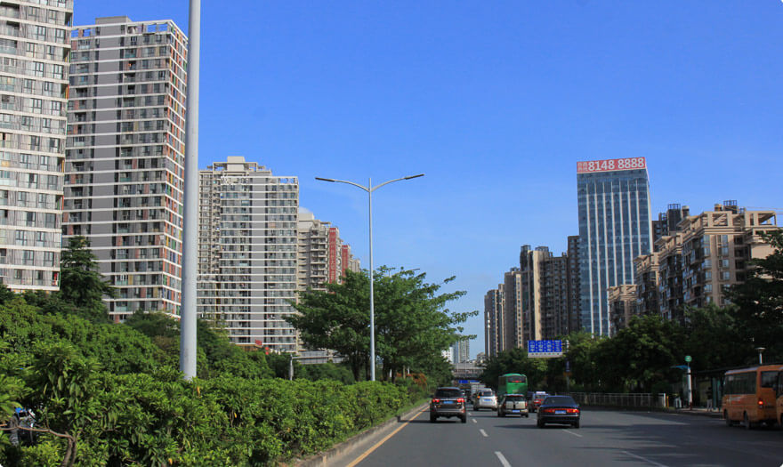 BBE LS2/3/10 near Shenzhen North Railway Station