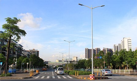 BBE LS2/3/10 near Shenzhen North Railway Station