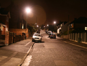 Does white LED street lamps help criminals or destroy them？